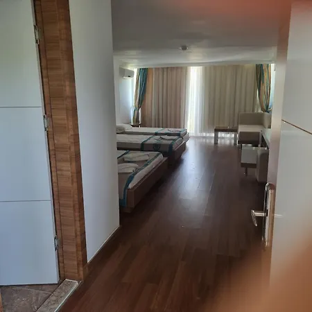 Hotel Luca 4*